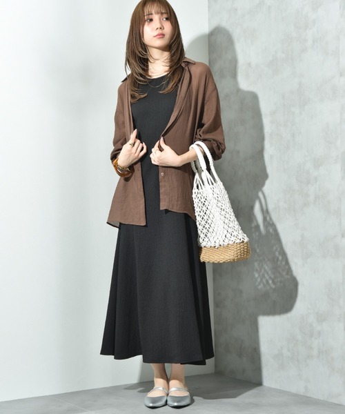 INTERPLANET（インタープラネット）の「Ｅボイルヨークギャザー袖ドロストシャツ（シャツ/ブラウス・レディース・オフホワイト/ブラック/ブラウン・FREE）」の4枚目の写真