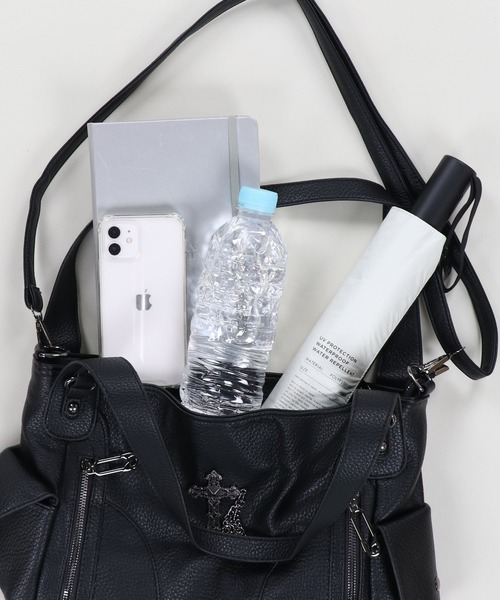 SPINNS（スピンズ）の「合皮ビッグショルダーバッグ/クロス（ショルダーバッグ・レディース・ブラック・ONESIZE）」の3枚目の写真