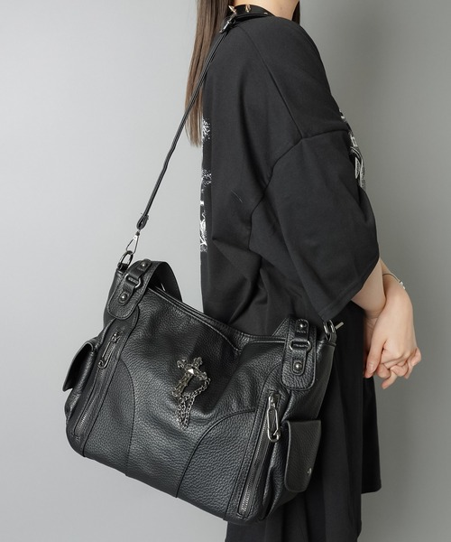 SPINNS（スピンズ）の「合皮ビッグショルダーバッグ/クロス（ショルダーバッグ・レディース・ブラック・ONESIZE）」の12枚目の写真