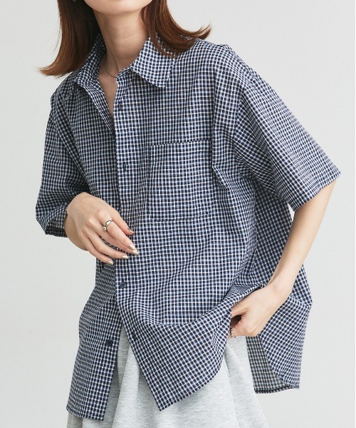 ad thie(アドティエ)の「ハーフスリーブ ポケット付き チェックシャツ(シャツ/ブラウス・レディース・ネイビー/ブルー・FREE)」の1枚目の写真
