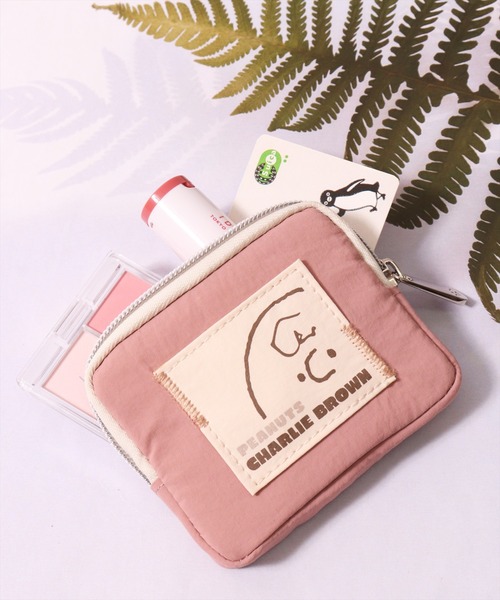 PEANUTS（ピーナッツ）の「(ACT)【PEANUTS】フェイス プリント ナイロン ミニポーチ（ポーチ・レディース・ライトベージュ/チャコールグレー/ブルー/イエロー/スモークピンク・ONE SIZE）」の5枚目の写真