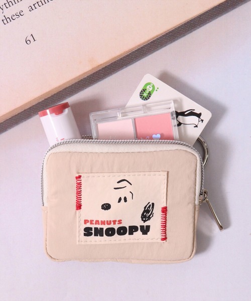 PEANUTS（ピーナッツ）の「(ACT)【PEANUTS】フェイス プリント ナイロン ミニポーチ（ポーチ・レディース・ライトベージュ/チャコールグレー/ブルー/イエロー/スモークピンク・ONE SIZE）」の2枚目の写真