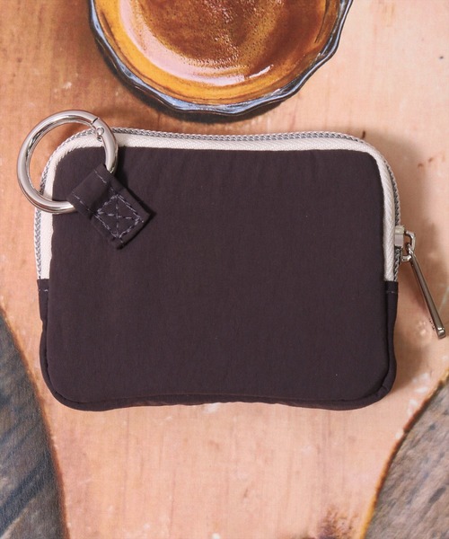 PEANUTS（ピーナッツ）の「(ACT)【PEANUTS】フェイス プリント ナイロン ミニポーチ（ポーチ・レディース・ライトベージュ/チャコールグレー/ブルー/イエロー/スモークピンク・ONE SIZE）」の12枚目の写真