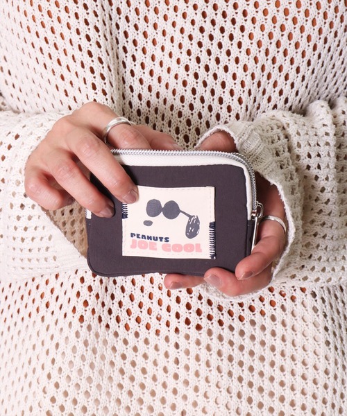 PEANUTS（ピーナッツ）の「(ACT)【PEANUTS】フェイス プリント ナイロン ミニポーチ（ポーチ・レディース・ライトベージュ/チャコールグレー/ブルー/イエロー/スモークピンク・ONE SIZE）」の6枚目の写真