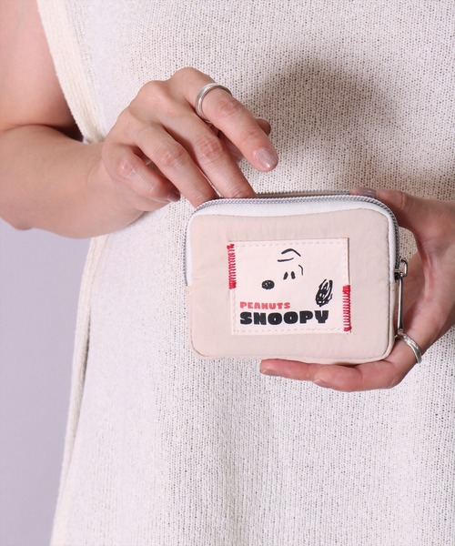 PEANUTS（ピーナッツ）の「(ACT)【PEANUTS】フェイス プリント ナイロン ミニポーチ（ポーチ・レディース・ライトベージュ/チャコールグレー/ブルー/イエロー/スモークピンク・ONE SIZE）」の7枚目の写真