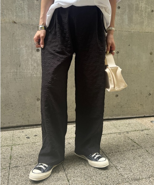 ISOOK(アイスー)の「フラワーワイドパンツ(chiica select) / イージーパンツ リラックスパンツ 柄パンツ 刺繍 花柄 パンツ ハイウエスト ストレート フルレングス ウエスト紐 ロング リボン ブラック 黒(その他パンツ・レディース・ブラック・FREE)」の1枚目の写真