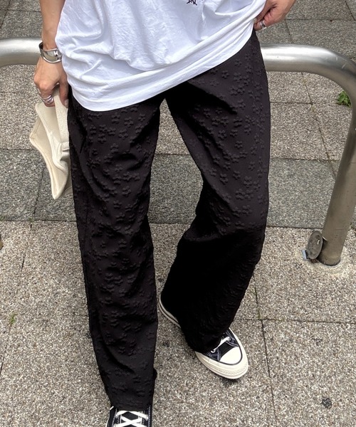 ISOOK(アイスー)の「フラワーワイドパンツ(chiica select) / イージーパンツ リラックスパンツ 柄パンツ 刺繍 花柄 パンツ ハイウエスト ストレート フルレングス ウエスト紐 ロング リボン ブラック 黒(その他パンツ・レディース・ブラック・FREE)」の4枚目の写真