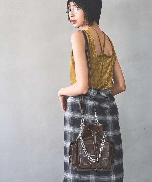 PAGEBOY(ページボーイ)の「シアーベロア2WAYタンク(タンクトップ・レディース・ブラック/オフホワイト/マスタード・FREE)」の17枚目の写真