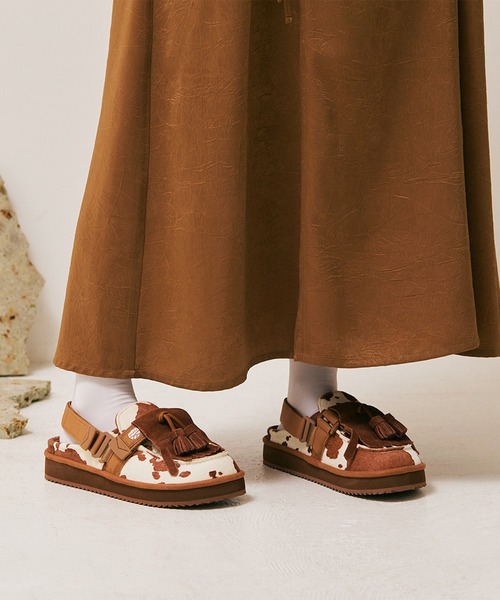 SHAKA(シャカ)の「SHAKA MOC MULE TASSEL COWHAIR モック ミュール タッセル カウヘア(サンダル・レディース・ブラウン系/ブラウン系その他/ブラック/ブラウン系その他3/ブラック系その他/ブラウン系その他2・25/24/23)」の3枚目の写真