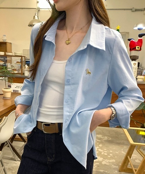 Teem Store(チームストア)の「コーギー刺繍ワンポイントシャツ(シャツ/ブラウス・レディース・サックスブルー/ピンク・S/M)」の1枚目の写真