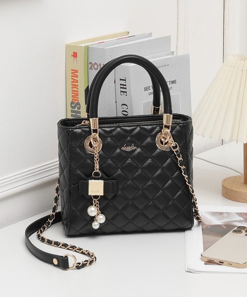 dazzlin(ダズリン)の「【dazzlin/ダズリン】キルティング リボンチャーム付ミニハンドバッグ花柄裏地(ハンドバッグ・レディース・ブラック/ピンク/アイボリー/ミント・FREE)」の3枚目の写真