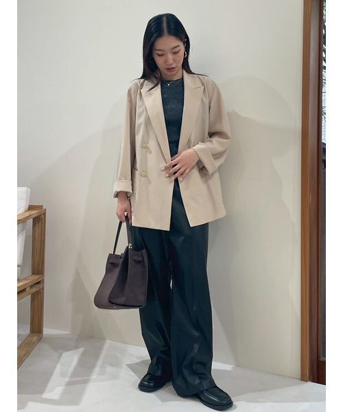Mila Owen(ミラオーウェン)の「フェイクレザーセンタープレスワイドイージーパンツ(その他パンツ・レディース・ブラウン/ブラック・0/1)」の4枚目の写真