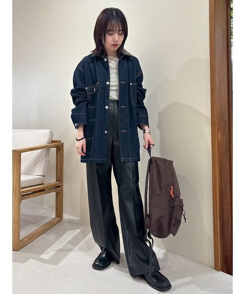 Mila Owen(ミラオーウェン)の「フェイクレザーセンタープレスワイドイージーパンツ(その他パンツ・レディース・ブラウン/ブラック・0/1)」の6枚目の写真