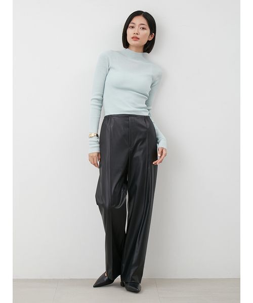 Mila Owen(ミラオーウェン)の「フェイクレザーセンタープレスワイドイージーパンツ(その他パンツ・レディース・ブラウン/ブラック・0/1)」の16枚目の写真