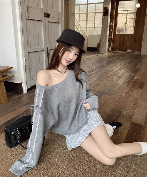 SHEPP(シープ)の「サイドライン レース リボン オフショル スウェット(スウェット・レディース・ネイビー/グレー・S/M)」の5枚目の写真