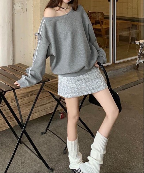 SHEPP(シープ)の「サイドライン レース リボン オフショル スウェット(スウェット・レディース・ネイビー/グレー・S/M)」の3枚目の写真
