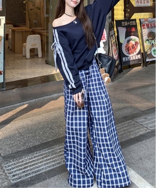 SHEPP(シープ)の「サイドライン レース リボン オフショル スウェット(スウェット・レディース・ネイビー/グレー・S/M)」の9枚目の写真