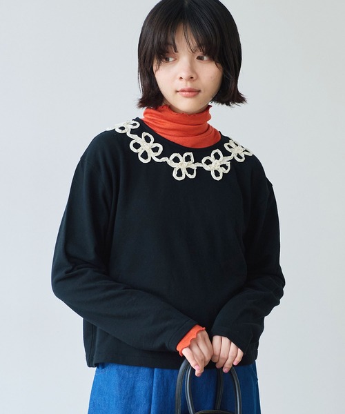 bulle de savon（ビュルデサボン）の「△くるくるはなテープ刺繍 プルオーバー（Tシャツ/カットソー・レディース・ブラック/グレー・FREE）」の2枚目の写真