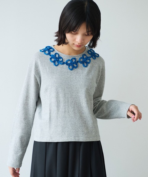 bulle de savon（ビュルデサボン）の「△くるくるはなテープ刺繍 プルオーバー（Tシャツ/カットソー・レディース・ブラック/グレー・FREE）」の3枚目の写真