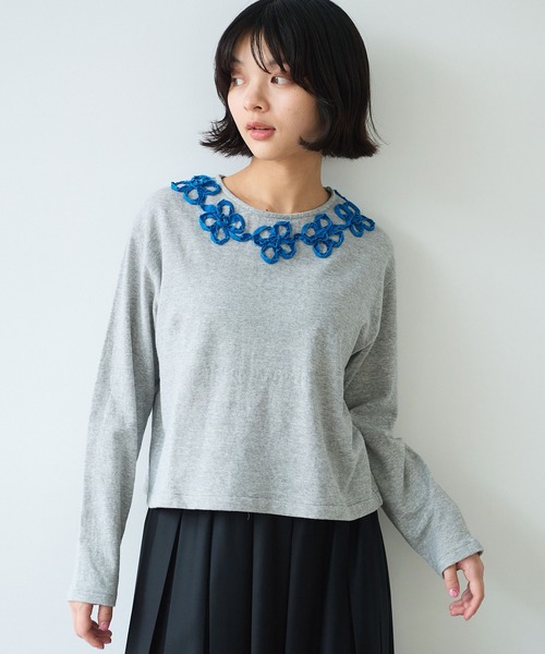 bulle de savon（ビュルデサボン）の「△くるくるはなテープ刺繍 プルオーバー（Tシャツ/カットソー・レディース・ブラック/グレー・FREE）」の4枚目の写真