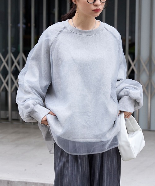 MONO-MART（モノマート）の「シアーレイヤードボリュームスリーブオーバーサイズスウェット（スウェット・レディース・チャコールグレー/ブラック/アイボリー/ライトグレー/ピンク/ブラウン・L/M）」の4枚目の写真