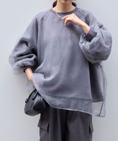 MONO-MART（モノマート）の「シアーレイヤードボリュームスリーブオーバーサイズスウェット（スウェット・レディース・チャコールグレー/ブラック/アイボリー/ライトグレー/ピンク/ブラウン・L/M）」の8枚目の写真