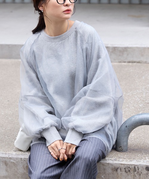 MONO-MART（モノマート）の「シアーレイヤードボリュームスリーブオーバーサイズスウェット（スウェット・レディース・チャコールグレー/ブラック/アイボリー/ライトグレー/ピンク/ブラウン・L/M）」の11枚目の写真