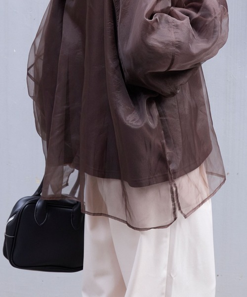 MONO-MART（モノマート）の「シアーレイヤードボリュームスリーブオーバーサイズスウェット（スウェット・レディース・チャコールグレー/ブラック/アイボリー/ライトグレー/ピンク/ブラウン・L/M）」の21枚目の写真