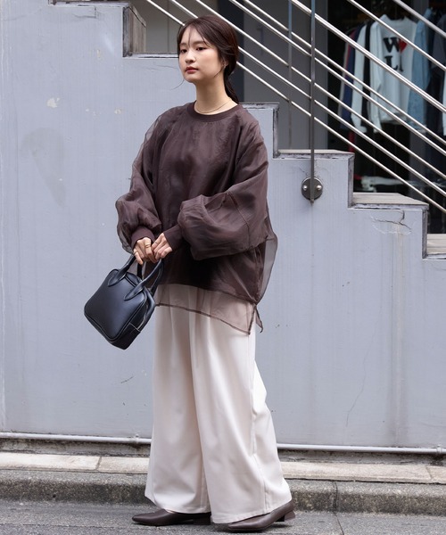 MONO-MART（モノマート）の「シアーレイヤードボリュームスリーブオーバーサイズスウェット（スウェット・レディース・チャコールグレー/ブラック/アイボリー/ライトグレー/ピンク/ブラウン・L/M）」の22枚目の写真