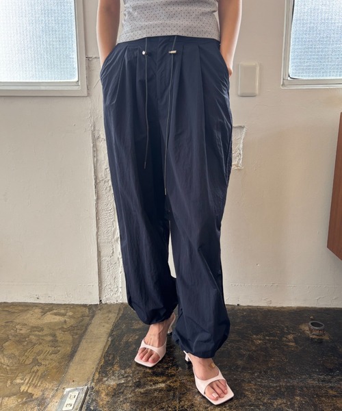 FUULLY STUDIO（フーリィーステューディオ）の「グログランタックワイドパンツ/撥水（その他パンツ・レディース・ベージュ/ネイビー・FREE）」の10枚目の写真