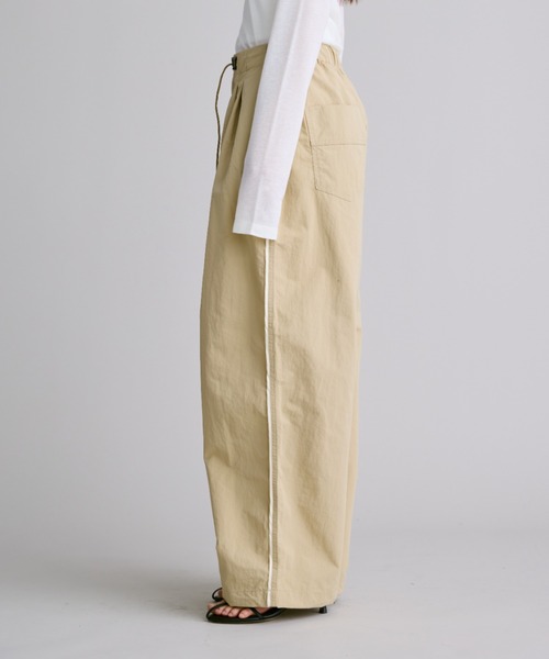 FUULLY STUDIO（フーリィーステューディオ）の「グログランタックワイドパンツ/撥水（その他パンツ・レディース・ベージュ/ネイビー・FREE）」の3枚目の写真