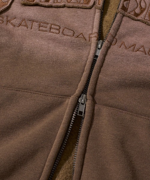 THRASHER（スラッシャー）の「【THRASHER / スラッシャー】裏起毛フェード加工 フロントロゴ刺繍 ジップアップパーカー（パーカー・メンズ・ブラック/ピンク/ブラウン・MEDIUM/LARGE/X-LARGE）」の12枚目の写真