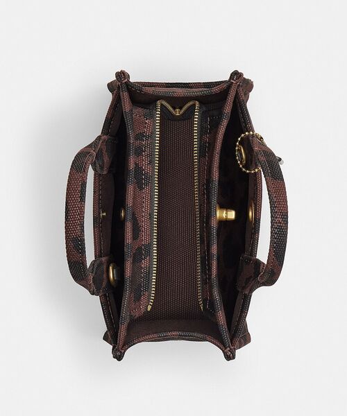 COACH（コーチ）の「カーゴ トート バッグ 20・レオパード プリント（ショルダーバッグ・レディース・ブラウン系その他・ONE）」の4枚目の写真