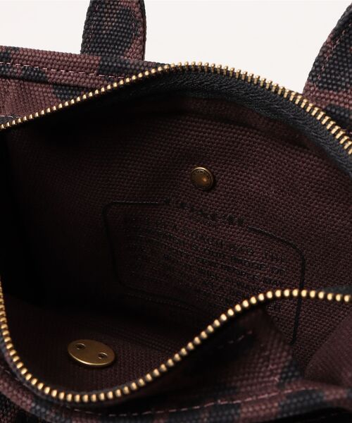 COACH（コーチ）の「カーゴ トート バッグ 20・レオパード プリント（ショルダーバッグ・レディース・ブラウン系その他・ONE）」の7枚目の写真