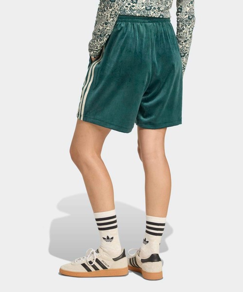 adidas Originals × Liberty London デボス加工 ベルベット ショーツ