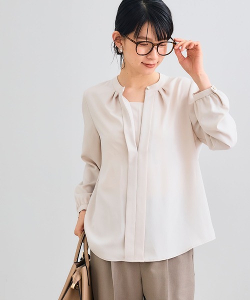CROSS FUNCTION（クロスファンクション）の「《シワになりにくい》シルキーサテン2WAYタックブラウス【CROSS FUNCTION/クロスファンクション】（シャツ/ブラウス・レディース・オフホワイト/ライトベージュ・LL/M/L）」の17枚目の写真