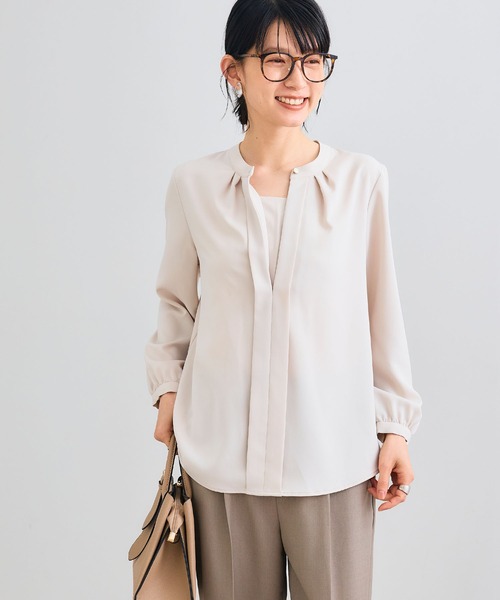 CROSS FUNCTION（クロスファンクション）の「《シワになりにくい》シルキーサテン2WAYタックブラウス【CROSS FUNCTION/クロスファンクション】（シャツ/ブラウス・レディース・オフホワイト/ライトベージュ・LL/M/L）」の18枚目の写真