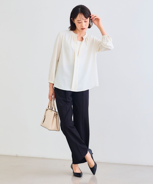 CROSS FUNCTION（クロスファンクション）の「《シワになりにくい》シルキーサテン2WAYタックブラウス【CROSS FUNCTION/クロスファンクション】（シャツ/ブラウス・レディース・オフホワイト/ライトベージュ・LL/M/L）」の3枚目の写真