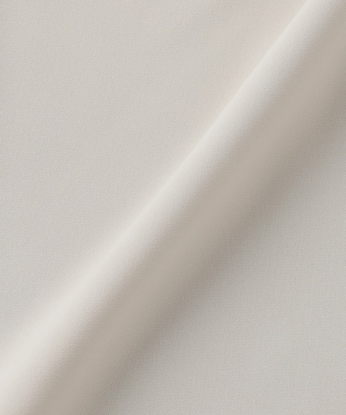 CROSS FUNCTION（クロスファンクション）の「《シワになりにくい》シルキーサテン2WAYタックブラウス【CROSS FUNCTION/クロスファンクション】（シャツ/ブラウス・レディース・オフホワイト/ライトベージュ・LL/M/L）」の12枚目の写真