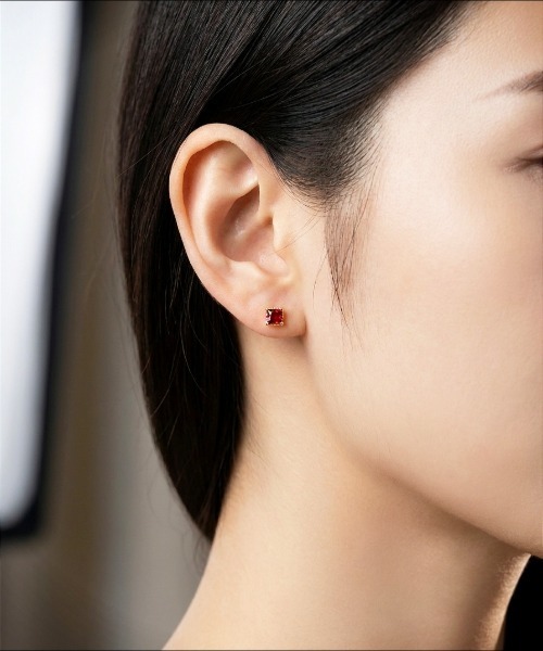 Burner(バーナー)の「【blatto 925silver】シルバー925 スクエアカット レッドジルコニアミニピアス esm-pierce-20-11【RBTS】(ピアス(両耳用)・レディース・シルバー/ゴールド・FREE)」の1枚目の写真