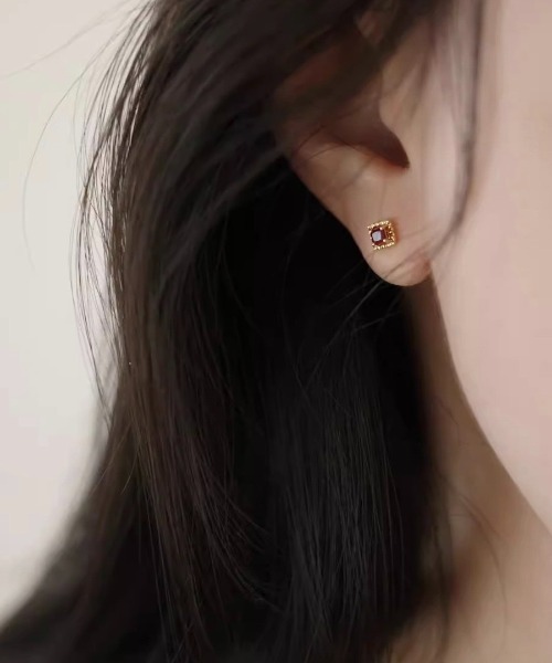 Burner(バーナー)の「【blatto 925silver】シルバー925 スクエアカット レッドジルコニアミニピアス esm-pierce-20-11【RBTS】(ピアス(両耳用)・レディース・シルバー/ゴールド・FREE)」の3枚目の写真