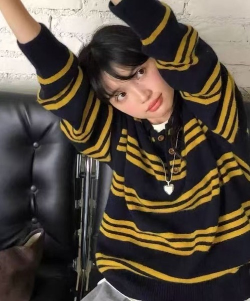 VIBGYOR（ヴィブジョー）の「マルチボーダーラガーシャツ ポロニット/韓国 オーバーサイズ (CZ)（ニット/セーター・レディース・ブラック/イエロー・FREE）」の2枚目の写真