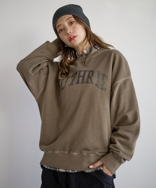 BAYFLOW（ベイフロー）の「[サイズ感がアップデート]ピグメントロゴスウェット（スウェット・レディース・オフホワイト/チャコール/マスタード/ブラウン/グリーン/レッド・SMALL/MEDIUM）」の3枚目の写真