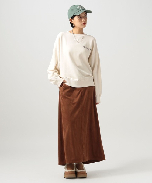 BAYFLOW（ベイフロー）の「[サイズ感がアップデート]ピグメントロゴスウェット（スウェット・レディース・オフホワイト/チャコール/マスタード/ブラウン/グリーン/レッド・SMALL/MEDIUM）」の8枚目の写真