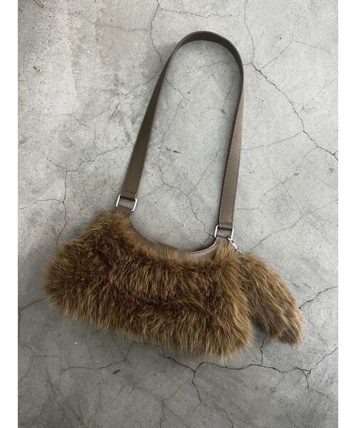 EMODA（エモダ）の「フェイクファーチャームショルダーバッグ（ショルダーバッグ・レディース・ベージュ/ホワイト・FREE）」の9枚目の写真