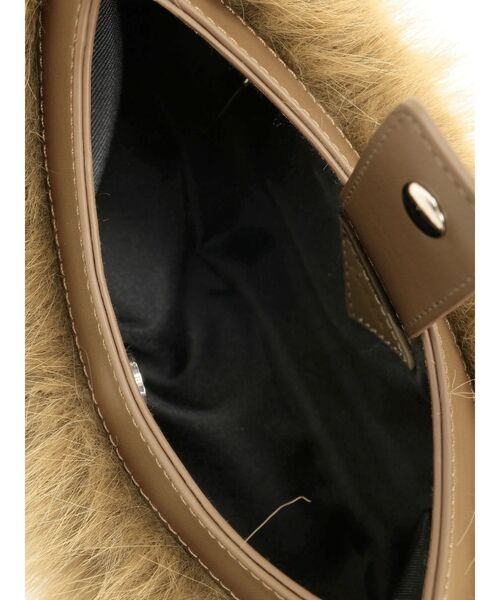 EMODA（エモダ）の「フェイクファーチャームショルダーバッグ（ショルダーバッグ・レディース・ベージュ/ホワイト・FREE）」の12枚目の写真