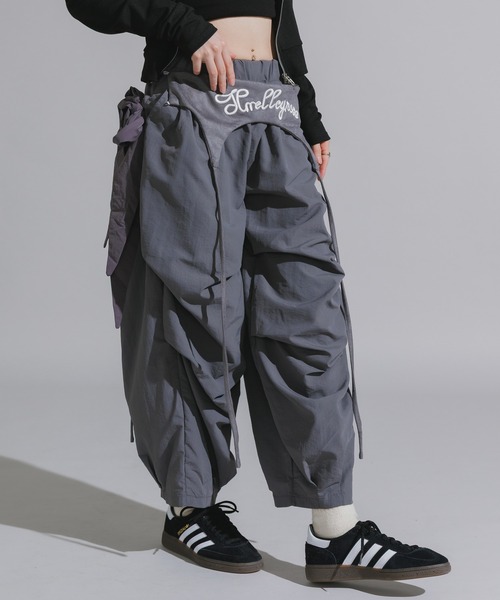 Chick(チック)の「Separate-fabric Docking Layered Nylon Pants / 別生地ドッキング レイヤードナイロンパンツ(その他パンツ・レディース・ホワイト/グレー・FREE)」の1枚目の写真