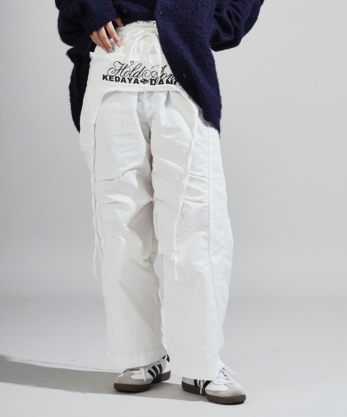 Chick(チック)の「Separate-fabric Docking Layered Nylon Pants / 別生地ドッキング レイヤードナイロンパンツ(その他パンツ・レディース・ホワイト/グレー・FREE)」の3枚目の写真