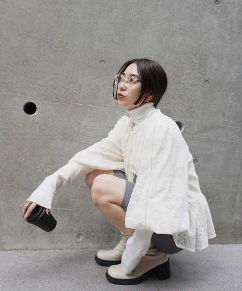 Ameri（アメリ）の「2WAY LACE PEPLUM BLOUSE（シャツ/ブラウス・レディース・ブラック/オフホワイト・FREE）」の3枚目の写真