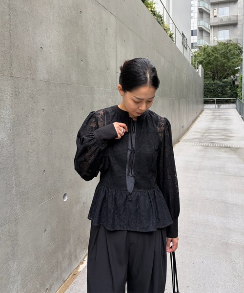 Ameri（アメリ）の「2WAY LACE PEPLUM BLOUSE（シャツ/ブラウス・レディース・ブラック/オフホワイト・FREE）」の6枚目の写真